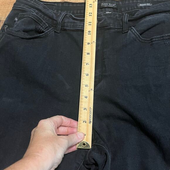 Judy Blue Women's Black Denim Leopard Patch Distressed Skinny Fit Jeans Sz 20W - Picture 7 of 8